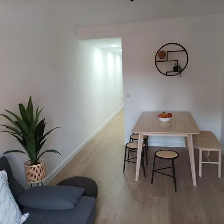 Cool! 5' To Metro. 15' To Center/beach By Metro. Apartment *