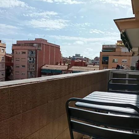 Cool! 5' To Metro. 15' To Center/beach By Metro. Apartment Santa Coloma de Gramenet