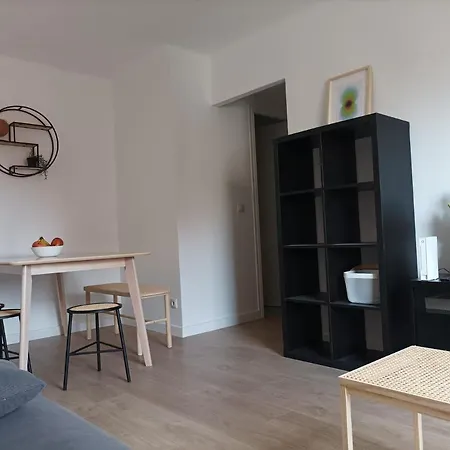 Cool! 5' To Metro. 15' To Center/beach By Metro. Apartment