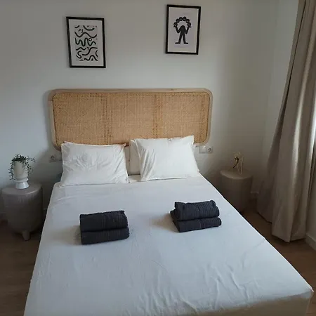 Cool! 5' To Metro. 15' To Center/beach By Metro. *