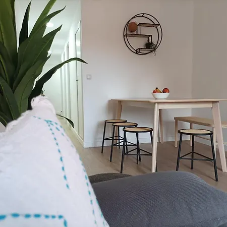 Cool! 5' To Metro. 15' To Center/beach By Metro. Apartment *